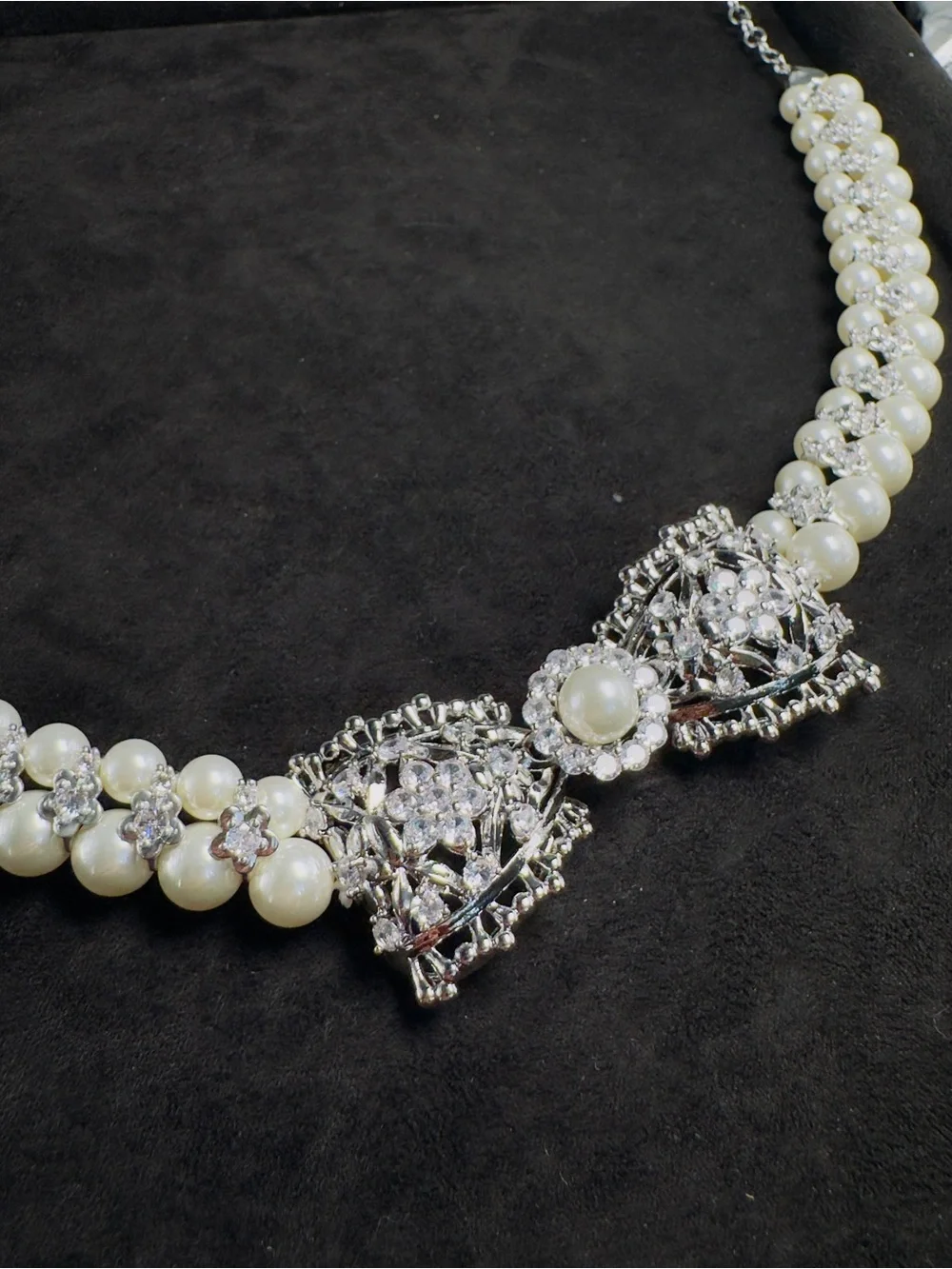 Elegant Pearl Bow Statement Necklace - White